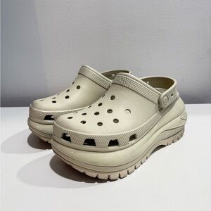 Women’s Mega Crush Clog Crocs Size 6